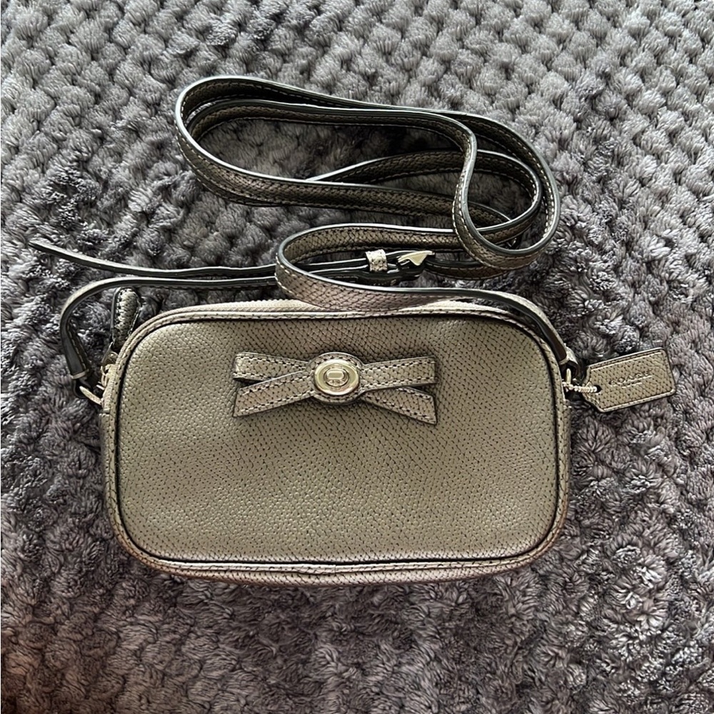 Coach Authentic Turnlock Bow Camera Bag Double Zip Crossbody